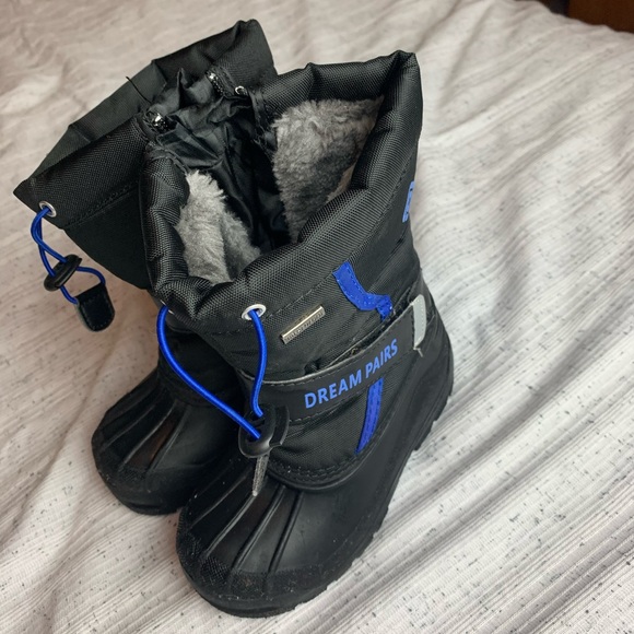 Snow boots - Picture 1 of 3